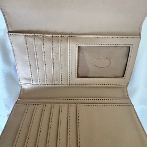 Guess floral wallet - Picture 2 of 3